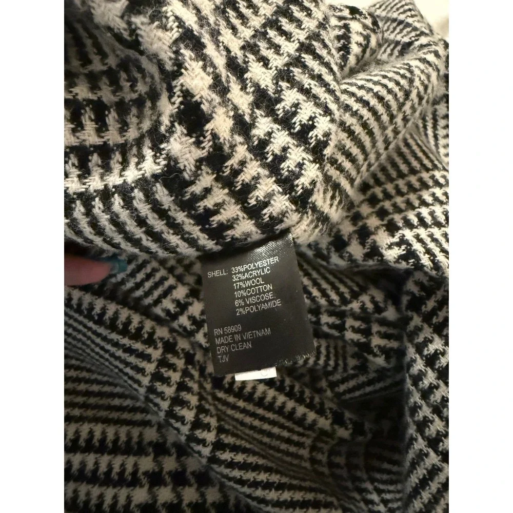 Preston & York Black/White Houndstooth Sleeved Wrap (O/S)